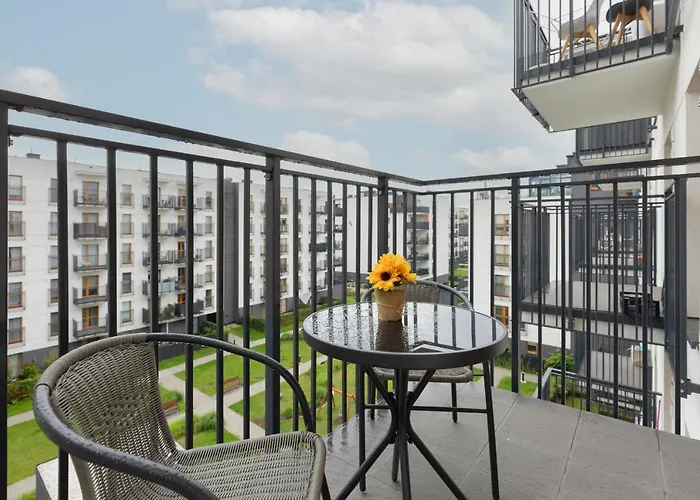 Cozy Apartment With Parking Bakalarska By Noclegi Renters