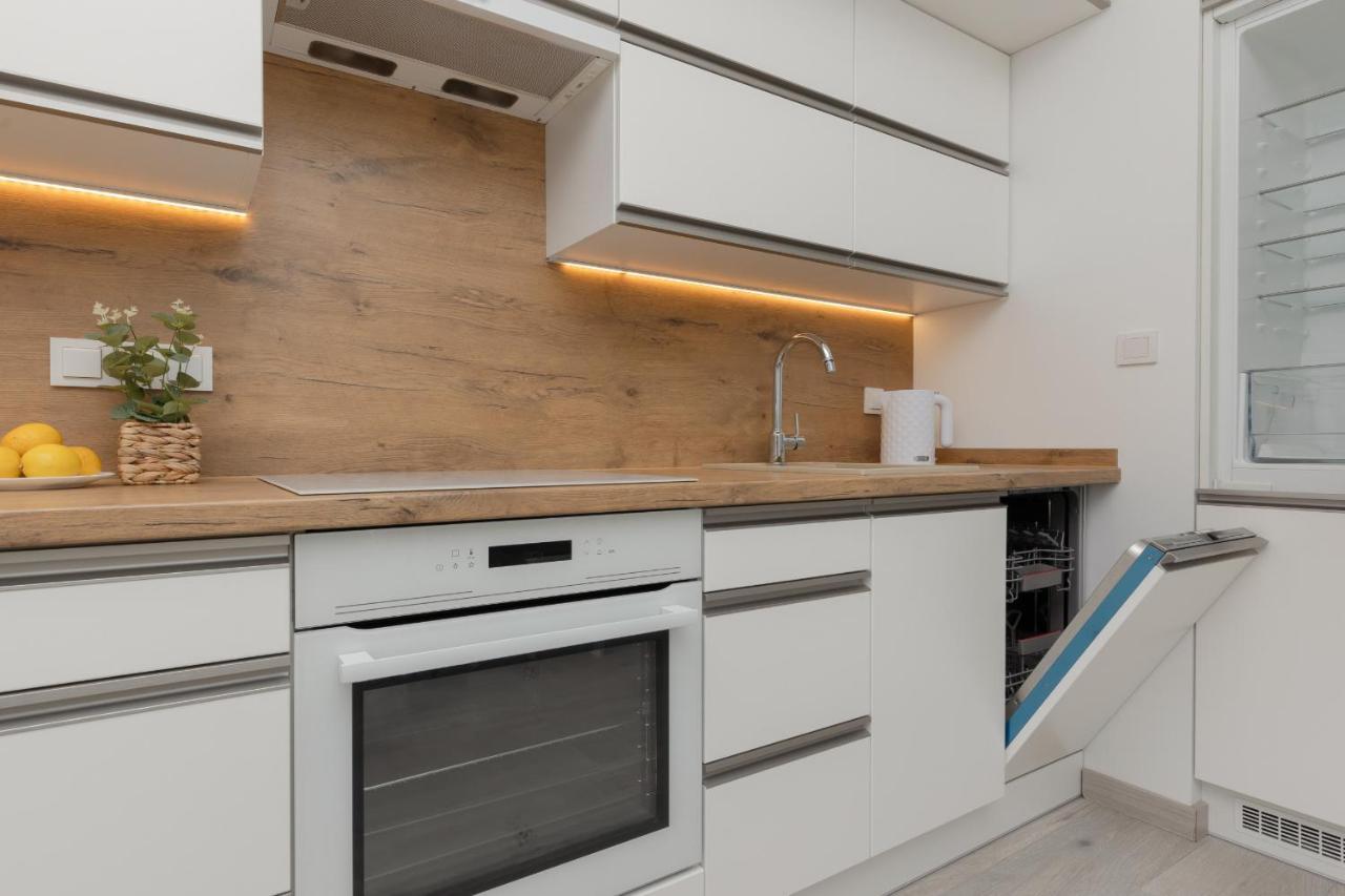 Cozy With Parking Bakalarska By Renters Apartmán